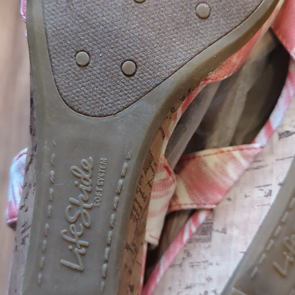 Life Stride Women's Pink & White Blush‎ Flex Wedge Sandals Size 7.5